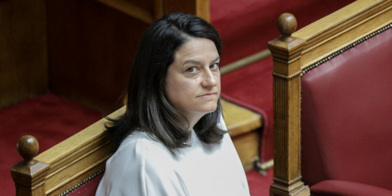 Βάσεις 2020: Κατακραυγή για όσους μπήκαν στα ΑΕΙ με λευκές κόλλες -Επικρίνουν σφοδρά την Κεραμέως, τι απαντά