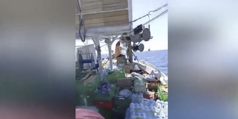 Ψαράδες και ντόπιοι στην Κρήτη πήγαν ζεστά σπιτικά φαγητά στη φρεγάτα «Λήμνος» -Η συγκίνηση του πληρώματος