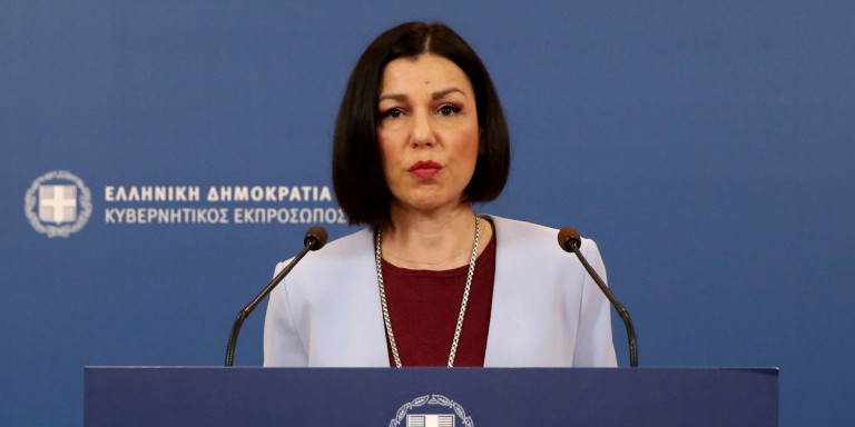 Live: Η ενημέρωση των πολιτικών συντακτών από την Αριστοτελία Πελώνη