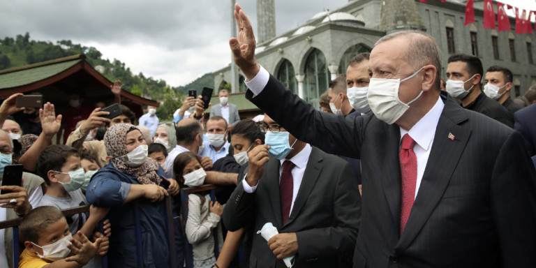 Τουρκία: Η αντιπολίτευση ζητά πρόωρες εκλογές -Πως δύο μικρά κόμματα απειλούν τον Ερντογάν
