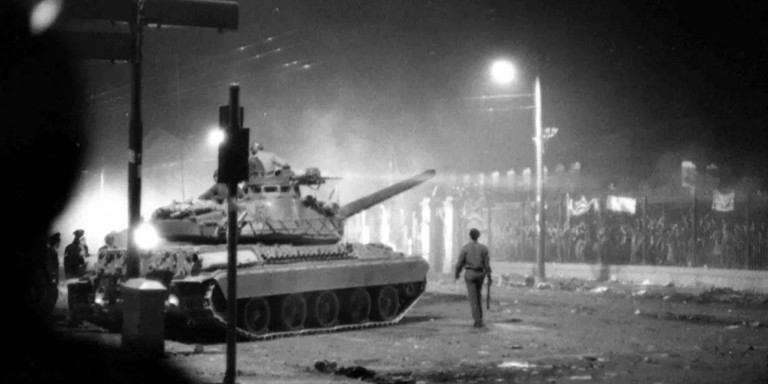 Αριστοτέλης Σαρρηκώστας: Ο φωτορεπόρτερ του Πολυτεχνείου -Τύπωνε τις φωτογραφίες στο Χημείο και τις έστελνε στο εξωτερικό