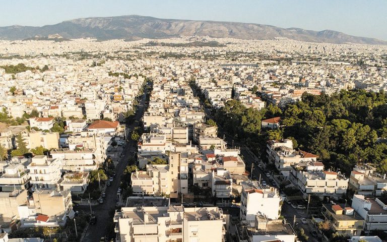 Οι τράπεζες δίνουν φθηνά δάνεια για να πωλήσουν τα ακίνητά τους