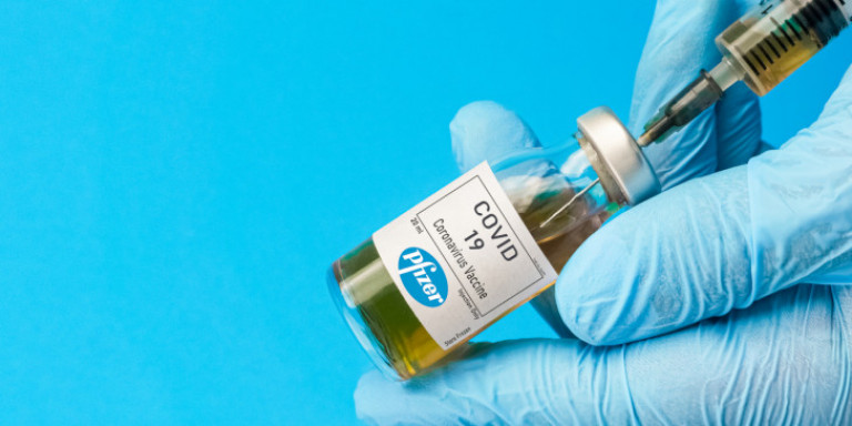 Eμβόλια Pfizer και Moderna -ΕΚΠΑ: Αυτές είναι οι παρενέργειες που έχουν αναφερθεί