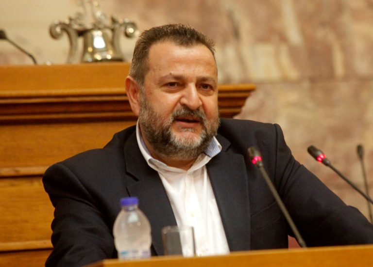 «Άρση της απαγόρευσης της ερασιτεχνικής αλιείας για όλους, χωρίς επιλεκτικές εξαιρέσεις».