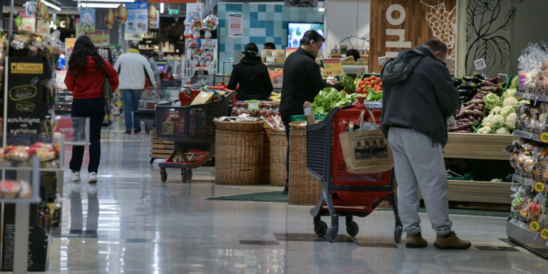 Προ των πυλών νέα μέτρα και η επίσημη παραδοχή για rapid test στα σούπερ μάρκετ