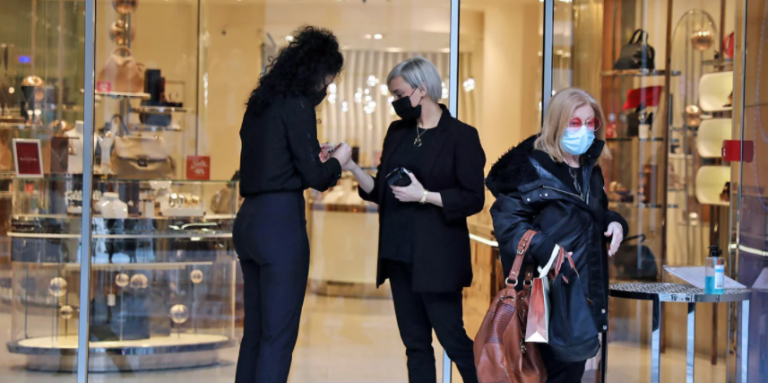 Βασιλακόπουλος: Να ανοίξουν από αύριο οι μικρές επιχειρήσεις -Πιο ασφαλές από τις μαζώξεις στα σπίτια