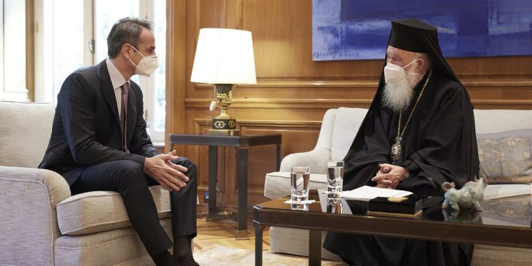 Συνάντηση Μητσοτάκη-Ιερώνυμου: Τι θα γίνει με τις εκκλησίες το Πάσχα, τι συζητήθηκε