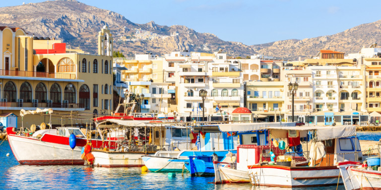 Συνεδριάζουν οι λοιμωξιολόγοι: Ζητούν εμβόλια για τους παράγοντες του τουρισμού, από Απρίλιο -Το σχέδιο για τα νησιά