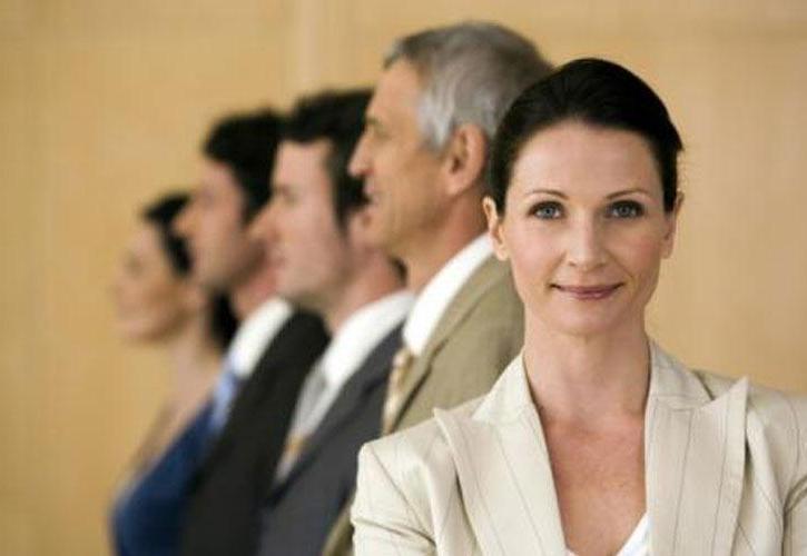 Επιδότηση 15.000 ευρώ σε άνεργους έως 29 ετών για να ανοίξουν τη δική τους επιχείρηση – Έμφαση στις γυναίκες