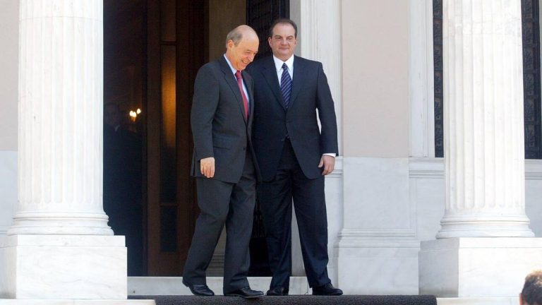 Απάντηση Καραμανλή σε Σημίτη: Η συμφωνία του Ελσίνκι αμφισβητούσε την εδαφική ακεραιότητα