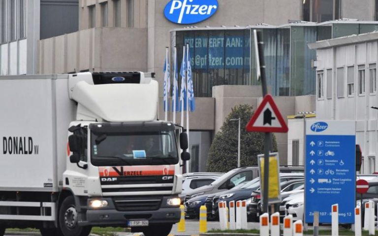 Εμβόλιο Pfizer: Η σπάνια παρενέργεια που «χτυπάει» νέους – Μετά τη δεύτερη δόση