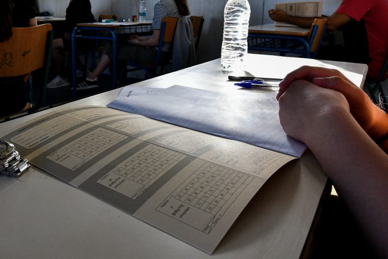 Μετά την πίεση, δεν θα απεργήσουν αύριο οι εκπαιδευτικοί των Πανελλαδικών -Έκαναν πίσω και στα Μέσα Μεταφοράς.