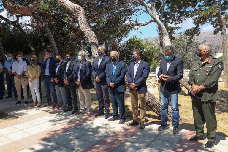 Τίμησαν την μνήμη των 62 Μαρτύρων – Δήμαρχος Ηρακλείου  Βασίλης Λαμπρινός: «Οι 62 Μάρτυρες εξακολουθούν να μας δείχνουν τον δρόμο της Ευθύνης, της Ελευθερίας, και της Τιμής. »   