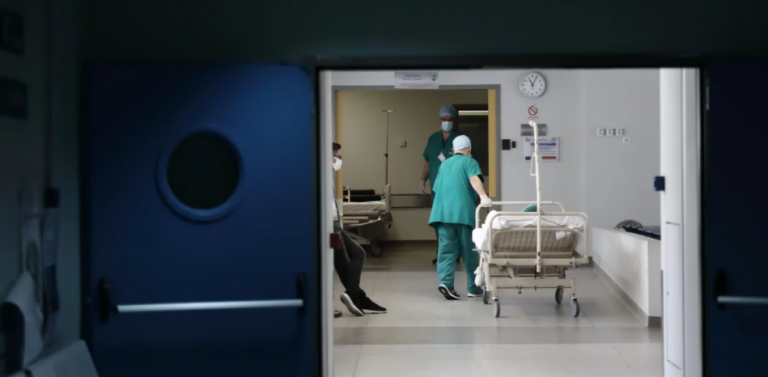 Σοβαρή η κατάσταση του 16χρονου μετά τη βουτιά στα Φαλάσαρνα -Χτύπησε στον αυχένα