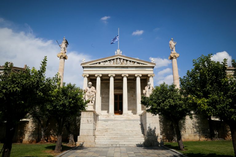Τις επόμενες ώρες ανακοινώνει το Υπουργείο Παιδείας τις βάσεις 2021