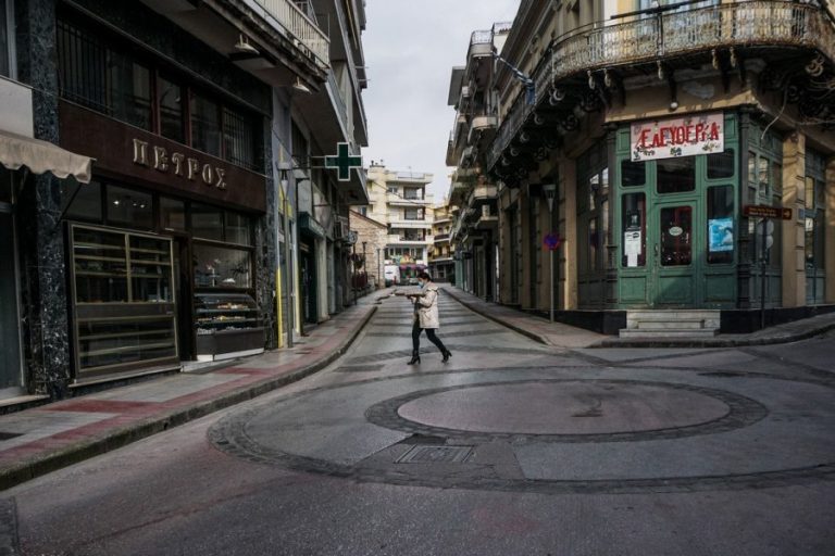 Κικίλιας: Η Κυβέρνηση θα εφαρμόσει μόνο τοπικά lockdown, έρχονται εμβολιασμοί ακόμη και έξω από ιερούς ναούς