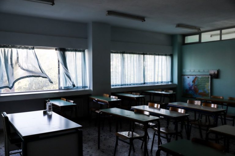 Σχολεία: Ανοίγουν στις 13 Σεπτεμβρίου, διπλό «χαράτσι» λόγω rapid test για τους ανεμβολίαστους εκπαιδευτικούς