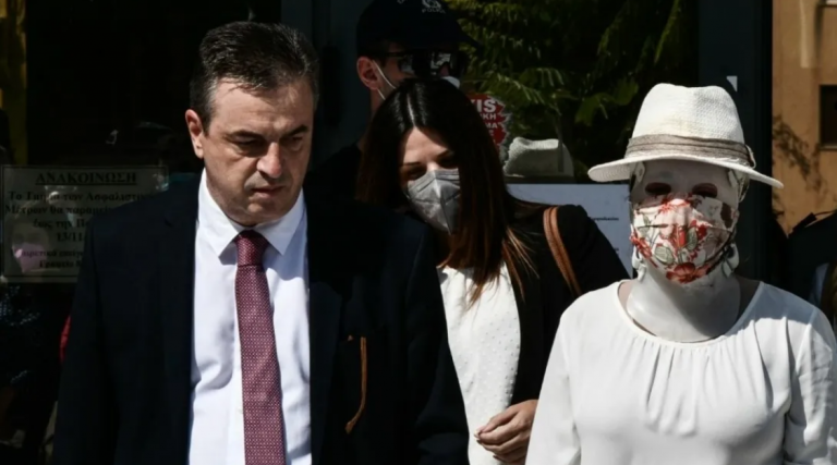 Επίθεση με βιτριόλι: Ξεπέρασαν κάθε προηγούμενο οι δωρεές του κόσμου για τις εγχειρήσεις της Ιωάννας