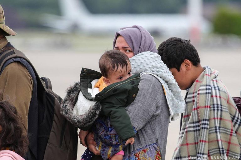 Ειδικό πρόγραμμα «βίζα» για τις γυναίκες του Αφγανιστάν ζητά το Κοινοβούλιο