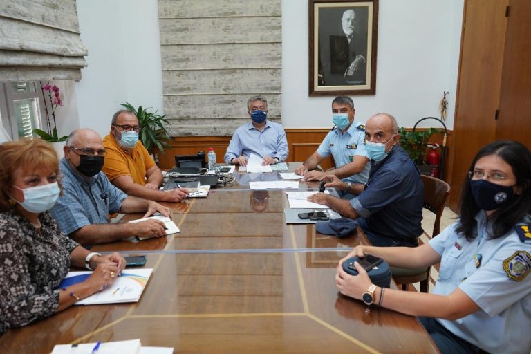 Σύμβαση με προϋπολογισμό 825 χιλ. ευρώ για την δημιουργία Λέσχης Σίτισης στο Αστυνομικό Μέγαρο Ηρακλείου υπέγραψε σήμερα ο Περιφερειάρχης Σταύρος Αρναουτάκης