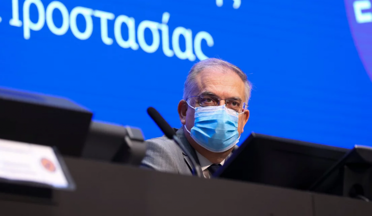 Θεοδωρικάκος: Tο 22% των αστυνομικών δεν έχει εμβολιαστεί.