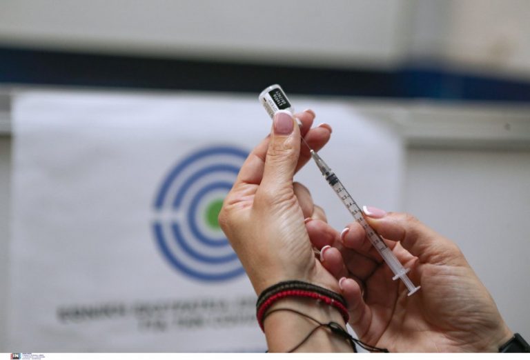 Εμβόλιο: Έρχεται τρίτη δόση και για τους κάτω των 50 ετών