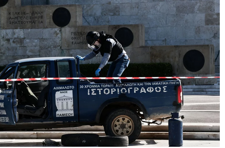58χρονος αγρότης από τη Μεσσηνία ο άνδρας που απειλούσε να ανατιναχθεί στον Άγνωστο Στρατιώτη