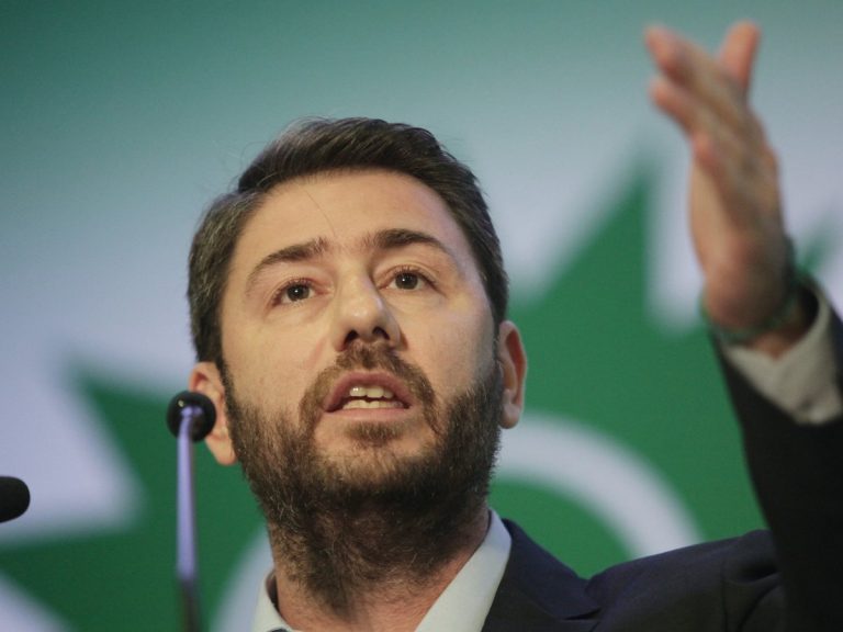 Έτοιμη η πρόταση μομφής του ΠΑΣΟΚ -Έγιναν επαφές με τα κόμματα της Αριστεράς