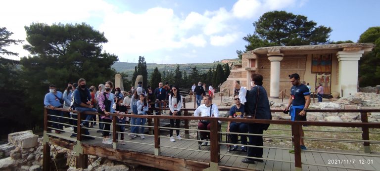 Περιήγηση  στο Μινωικό ανάκτορο της Κνωσού του σωματείου ΑμεΑ ΜΕΓΑΛOΝΗΣΟΣ