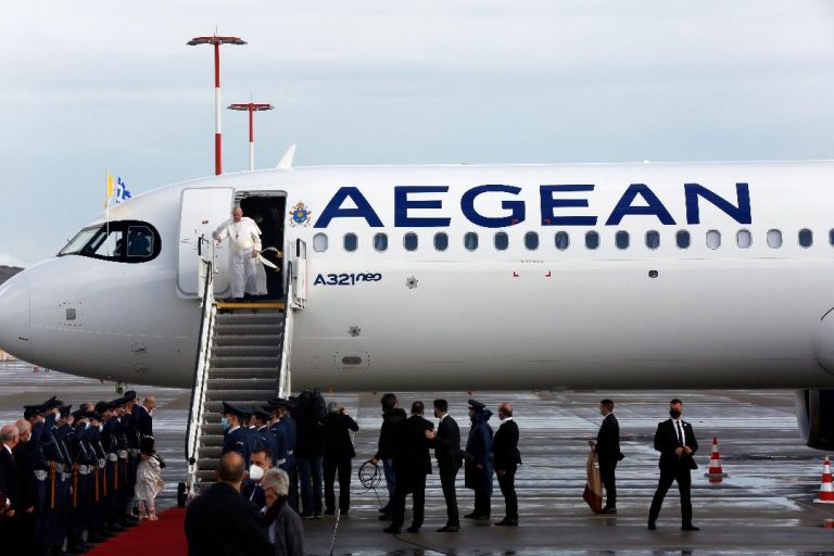 Με υπερηφάνεια, η AEGEAN μετέφερε τον Πάπα Φραγκίσκο κατά την ιστορική επίσκεψή Του στην Ελλάδα και από την Κύπρο