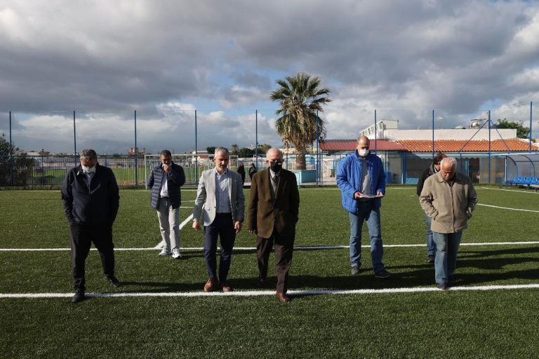 Στο ανακαινισμένο γήπεδο “Γ. Σκουρέλος” ο Δήμαρχος Ηρακλείου Βασίλης Λαμπρινός