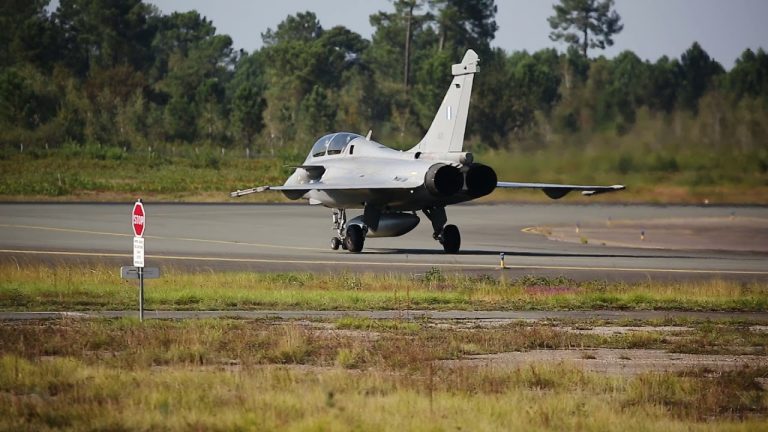 Rafale: Απογειώνονται για Ελλάδα τα πρώτα έξι γαλλικά μαχητικά -Πετούν αύριο πάνω από την Ακρόπολη.