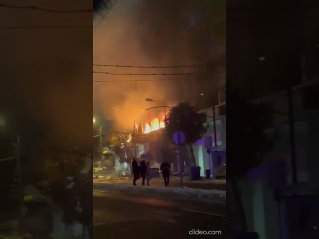 Βίντεο-ντοκουμέντο: Το εξαώροφο κτίριο στη Λεωφόρο Συγγρού στις φλόγες, λίγα λεπτά μετά την έκρηξη