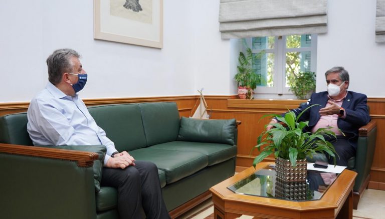 Συνάντηση Περιφερειάρχη Κρήτης με τον Δήμαρχο Αγίου Νικολάου 