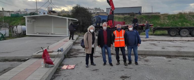 Έφθασαν και τοποθετούνται οι οικίσκοι στους οποίους θα στεγαστεί προσωρινά το 7ο Δημοτικό Σχολείο Ηρακλείου