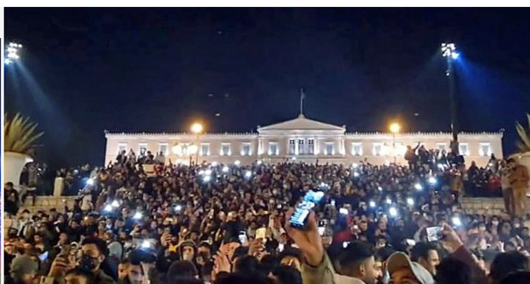 Αναταραχή από την εμφάνιση εκατοντάδων Πακιστανών στο Σύνταγμα, την Πρωτοχρονιά -Βροχή οι αντιδράσεις