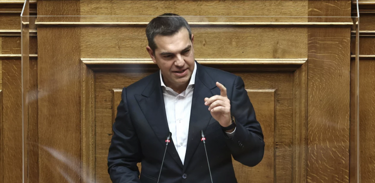 Τσίπρας για ΕΦΚΑ: «Ανοίξατε την κερκόπορτα για την επέλαση των ιδιωτών στο δημόσιο»