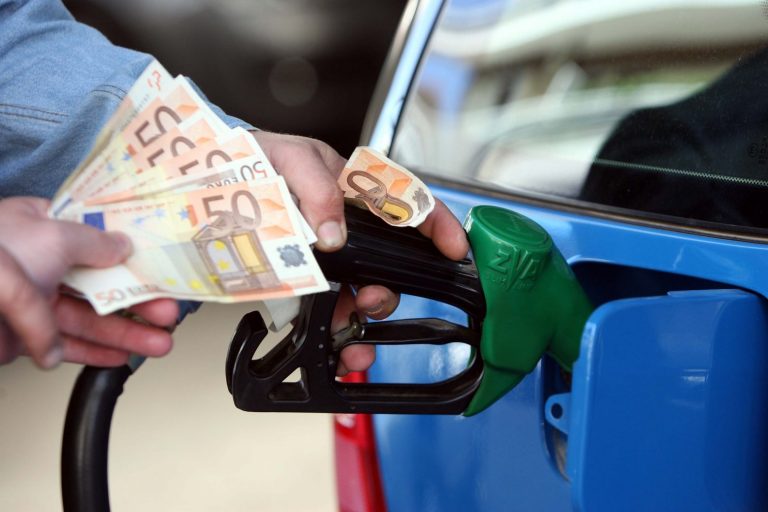 Στα 2,5 ευρώ το λίτρο θα φθάσει η αμόλυβδη στο τέλος της εβδομάδας