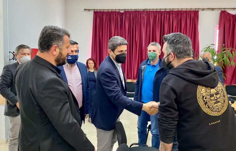 Ο Λ. ΑΥΓΕΝΑΚΗΣ ΣΤΙΣ ΥΠΟΓΡΑΦΕΣ ΤΗΣ ΕΝΑΡΞΗΣ ΤΩΝ ΕΡΓΑΣΙΩΝ ΤΟΥ ΚΛΕΙΣΤΟΥ ΓΥΜΝΑΣΤΗΡΙΟΥ ΣΤΟ ΑΣΗΜΙ