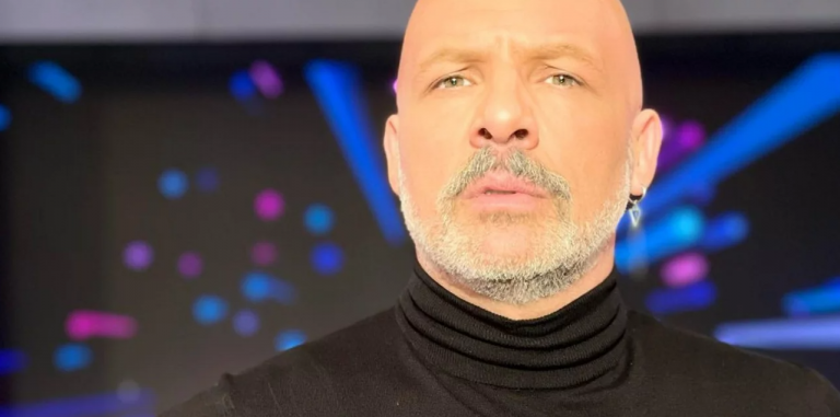 Η Ματίνα Παγώνη τα έχωσε στον Μουτσινά που είναι ανεμβολίαστος