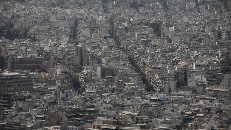 Γιατί οι συμβολαιογράφοι μπλοκάρουν όλες τις μεταβιβάσεις ακινήτων για έναν μηνα