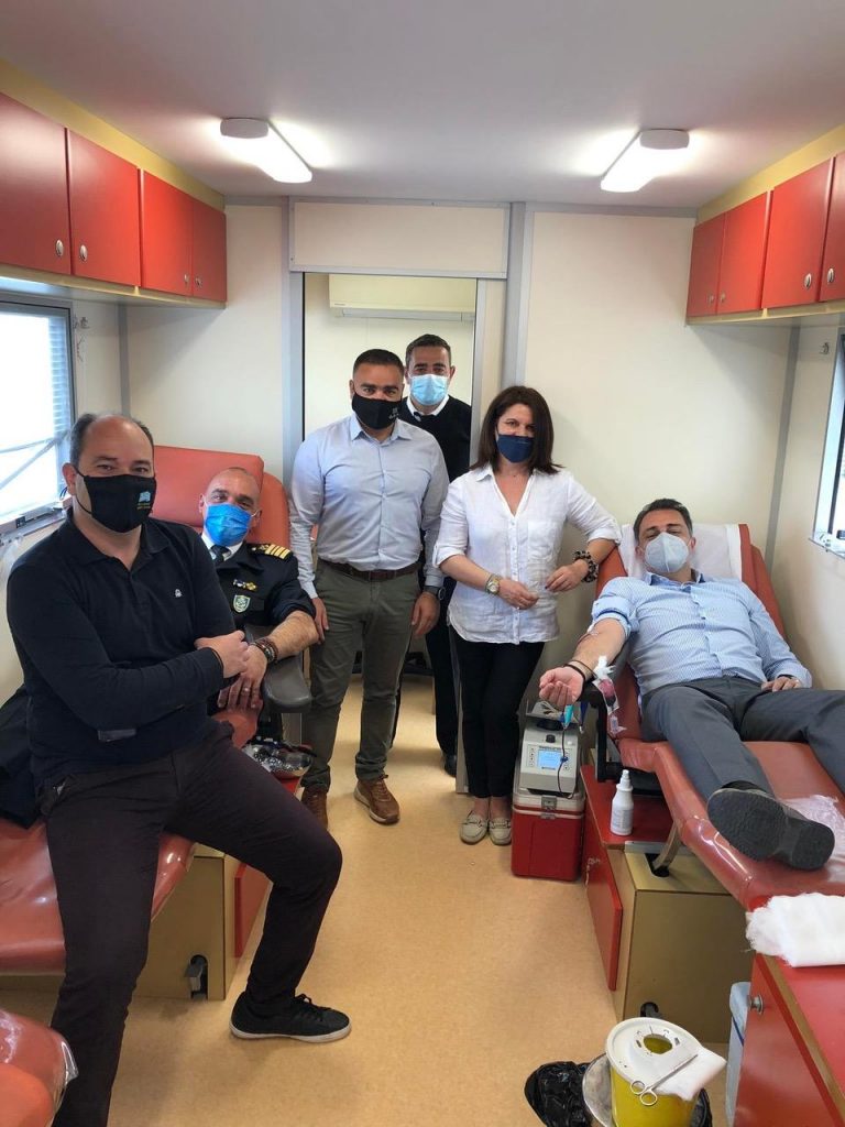 Συμπαράσταση  στο έργο των στελεχών του Λιμενικού  Σώματος, θέλησε να συμβολίσει με την πράξη αιμοδοσίας του στα γραφεία της Ένωσης Προσωπικού Λιμενικού Σώματος Ανατολικής Κρήτης, ο βουλευτής ΝΔ Ηρακλείου Μάξιμος Σενετάκης.
