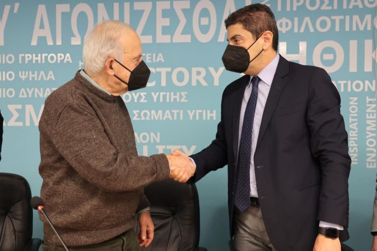 Συνεχίζεται η αναβάθμιση του Παγκρητίου Σταδίου – Δύο σημαντικές συμβάσεις υπέγραψαν ο Δήμαρχος Ηρακλείου Βασίλης Λαμπρινός και ο Υφυπουργός Αθλητισμού Λευτέρης Αυγενάκης   