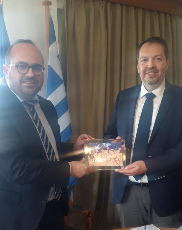 Σύσκεψη με τον Γενικό Γραμματέα Αιγαίου & Νησιωτικής Πολιτικής κ. Μ. Κουτουλάκη,  πραγματοποιήθηκε την Τρίτη 6 Απριλίου στα Γραφεία της Διοίκησης  του Οργανισμού Λιμένος Ηρακλείου