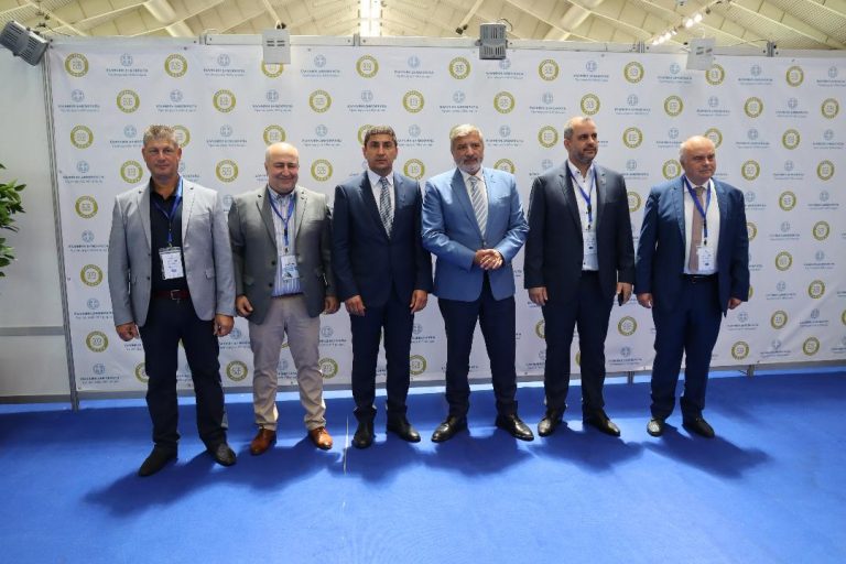 Με τεράστια επιτυχία εξελίσσεται στο Ολυμπιακό Ποδηλατοδρόμιο   της Αθήνας το διήμερο   ΠΑΓΚΡΗΤΙΟ ΦΟΡΟΥΜ ΠΡΟΩΘΗΣΗΣ ΚΡΗΤΙΚΩΝ ΠΡΟΪΟΝΤΩΝ