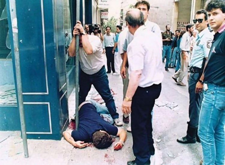 30 χρόνια από τη δολοφονία του φοιτητή Θάνου Αξαρλιάν από τη «17 Νοέμβρη»