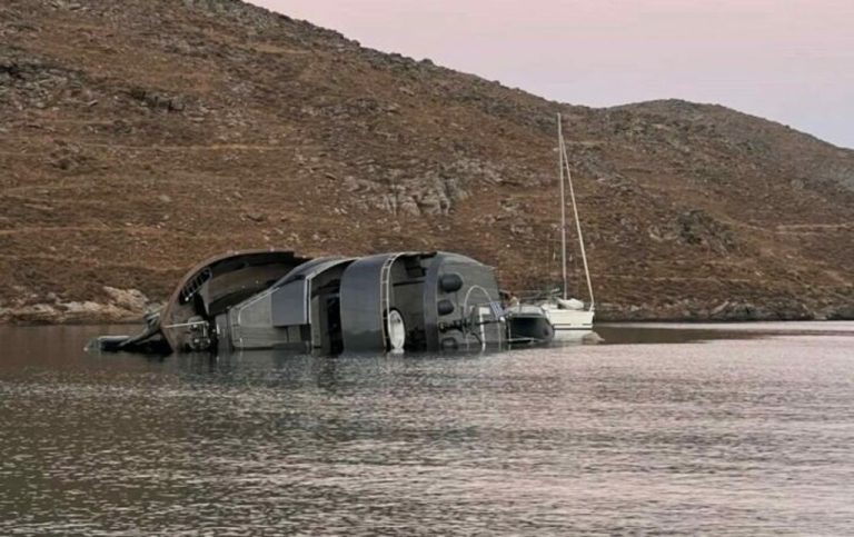 Κύθνος: Προσάραξε η διάσημη θαλαμηγός «007» του Τζέιμς Μποντ – Έχει σχεδόν βυθιστεί