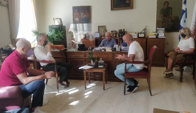 Υπογραφή σύβασης για την διαμόρφωση υπαίθριας λαϊκής αγοράς στη Νέα Αλικαρνασσό.