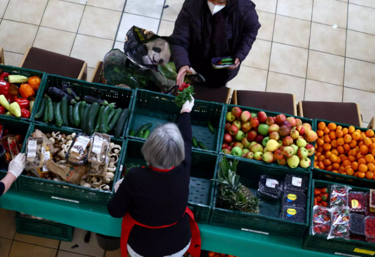 Food Pass προ των πυλών: Επίδομα τροφίμων 300 ευρώ σε χαμηλοσυνταξιούχους κι ανέργους έως τα Χριστούγεννα