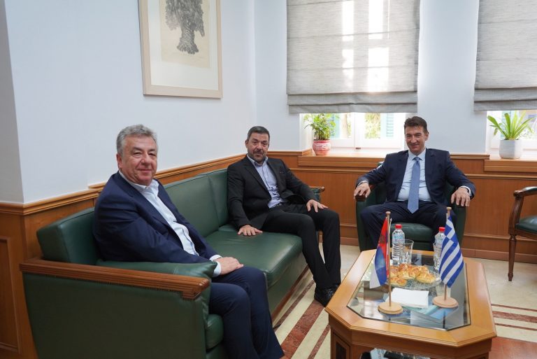 Συνάντηση Περιφερειάρχη Κρήτης με τον Πρέσβη της Σερβίας στην Ελλάδα